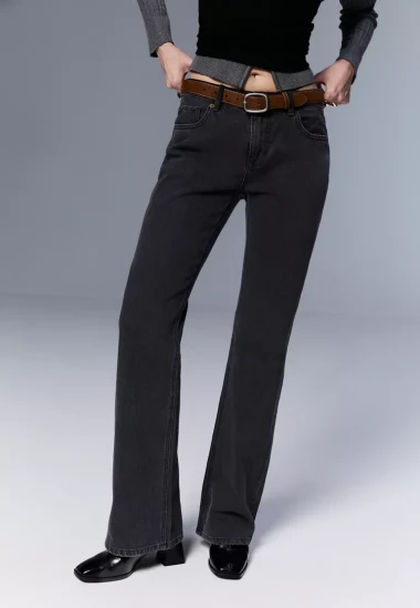 Od ravnih krojeva do barrel-leg modela: Traperice koje vrijedi uloviti na sniženju