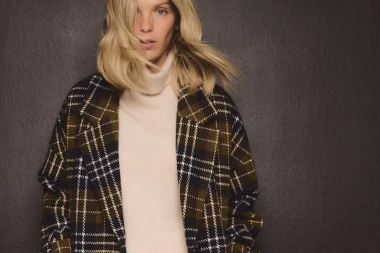 Karirani kaputi su opet u trendu &ndash; ovo su modeli koji osvježavaju svaki zimski look