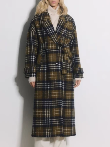 Karirani kaputi su opet u trendu &ndash; ovo su modeli koji osvježavaju svaki zimski look