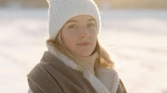 Suha koža zimi: Za&scaron;to dolazi do perutanja i kako za&scaron;tititi kožnu barijeru