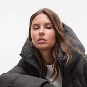 Od jakni do čizama: Najpoželjniji Stradivarius zimski komadi sa sniženja