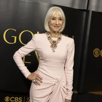Ružičasti glamur Helen Mirren: Haljina koja savr&scaron;eno pristaje svakom tipu kose!
