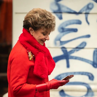 Crvena eksplozija na &scaron;pici: Evo kako Zagrepčanke nose crvene komade i modne detalje