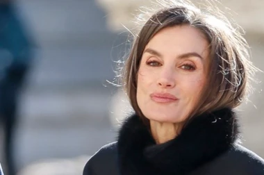 Sofisticirana zamjena za kaput: Efektni komad koji kraljica Letizia obožava