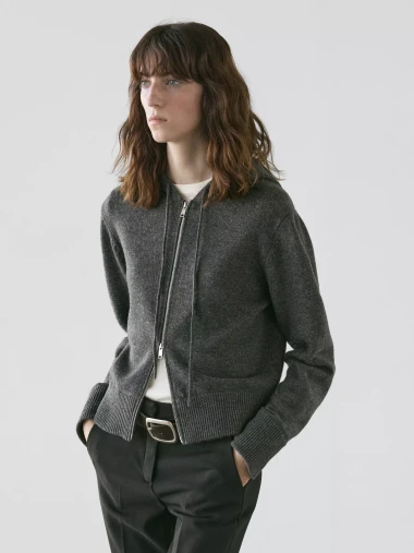 Siva boja u glavnoj ulozi: Najljep&scaron;i pleteni komadi za hladne dane