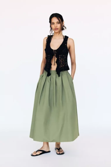 Od maslinaste do pistacija zelene: Komadi sa sniženja koji osvježavaju garderobu