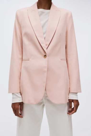 Nova H&amp;M kolekcija donosi boju koja će razbiti zimsku sivilo &ndash; i svi je žele nositi