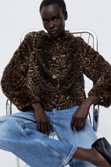 Bunde sa životinjskim printom podižu svaki outfit - ove modele vrijedi uloviti na sniženju