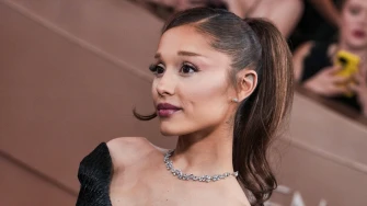 Povratak konjskog repa: Ariana Grande na Zlatnim globusima podsjetila na svoj ikonični look