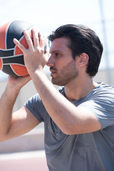 Sportska disciplina i karizma vrijedna naslovnica! Petar je Gospodin Savr&scaron;eni na ko&scaron;arka&scaron;kom terenu i izvan njega