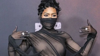 Poput seksi bočice parfema: Misteriozni outfit Teyane Taylor pomiče granice