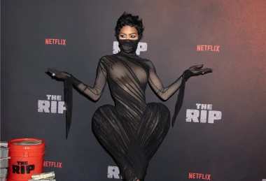 Poput seksi bočice parfema: Misteriozni outfit Teyane Taylor pomiče granice