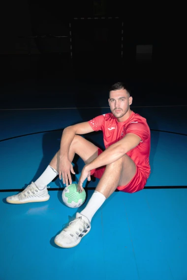 Nikad nećete pogoditi tko je ova slatka beba s fotke! Uskoro ćemo ga gledati kako traži ljubav