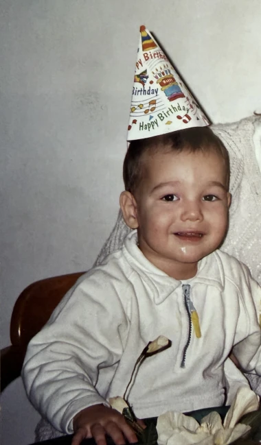 Nikad nećete pogoditi tko je ova slatka beba s fotke! Uskoro ćemo ga gledati kako traži ljubav