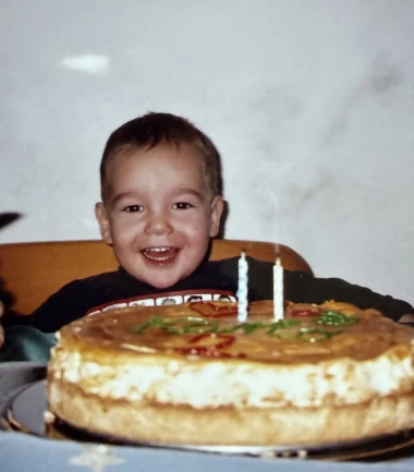 Nikad nećete pogoditi tko je ova slatka beba s fotke! Uskoro ćemo ga gledati kako traži ljubav
