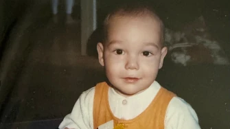 Nikad nećete pogoditi tko je ova slatka beba s fotke! Uskoro ćemo ga gledati kako traži ljubav