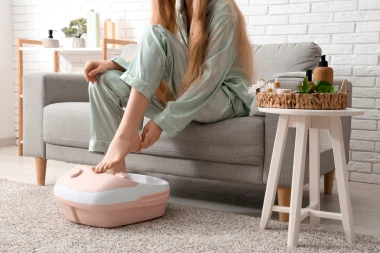 Zimska njega stopala: Kako se rije&scaron;iti suhih i ispucalih peta u 3 laka koraka