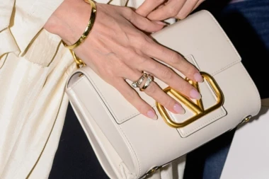 Od Prada Pouch do Valentino Garavani: Ove luksuzne torbe nosit će se 2026.