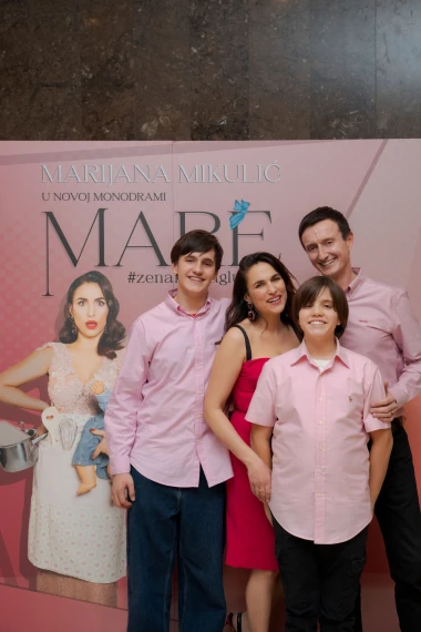 Emocije, smijeh i suze u Maloj dvorani Lisinskog: Premijera predstave 'MARE #ženamajkaglumica' dirnula publiku do posljednjeg daha