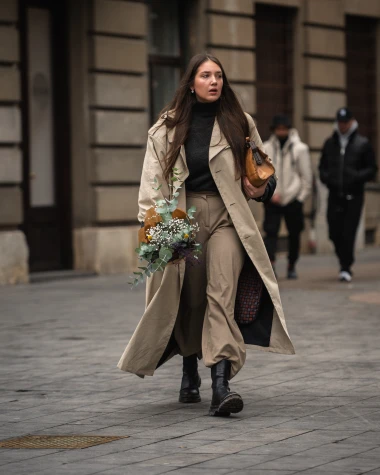 Ovako se nosi bež: Djevojka sa &scaron;pice u kombinaciji koju želimo kopirati