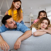 Nova istraživanja otkivaju: Mu&scaron;karci ili djeca - tko ženama uzrokuje vi&scaron;e stresa?