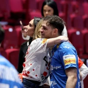 Romantika na parketu: Na&scaron;i rukometa&scaron;i pobjedu proslavili poljupcima s voljenim ženama