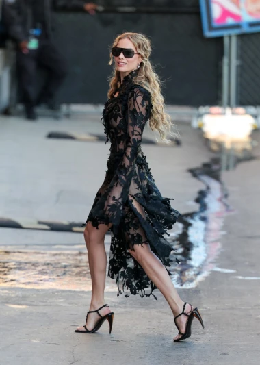 Ikone u crnoj čipki: Margot Robbie, Carla Bruni Sarkozy i Teyana Taylor