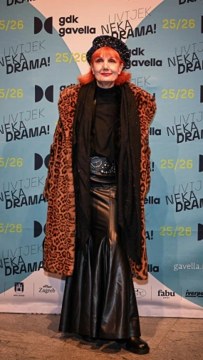 Poznati na premijeri predstave 'Samci': Josipa Lisac u genijalnoj bundi, a Marijana Batinić trendi kao i uvijek