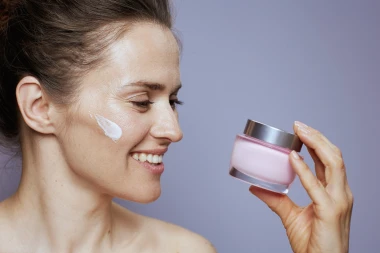 Ne, zubna pasta ne liječi pri&scaron;tiće: Beauty mitovi u koje treba&scaron; prestati vjerovati