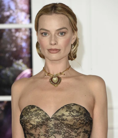Je li najljep&scaron;a na svijetu? Margot Robbie glamurozno promovira slavnu ljubavnu priču