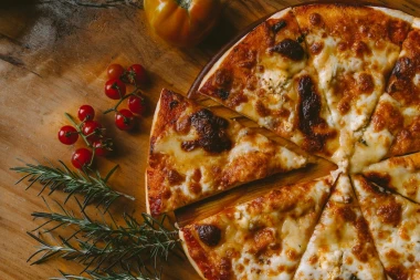 Brzo tijesto za pizzu bez kvasca koje uspijeva svaki put