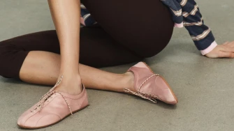 Modni vodič za proljeće 2026.: Ravne cipele koje ćemo viđati na svakom koraku