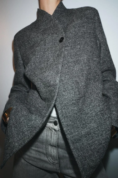 Blejzeri s povi&scaron;enim ovratnikom najveći su modni hit nove sezone