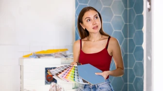 Nova kupaonica bez velikog tro&scaron;ka: Sve &scaron;to treba&scaron; znati o bojenju starih pločica