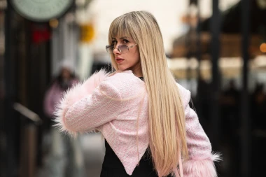 Poznata Hrvatica privukla pažnju na &scaron;pici: Vrtoglave pete, tetovaže i ružičasti glamur