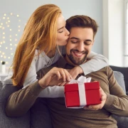 Zaboravite čarape: Idealan poklon za njega prema horoskopskom znaku