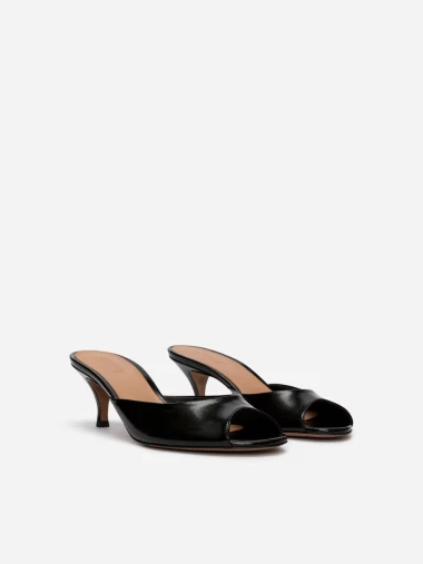 Povratak kultnih cipela iz 90-ih: Chanelove dvobojne salonke i drugi hit modeli