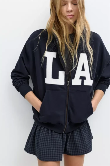 Kako je trenirka postala omiljeni modni komad generacije Z