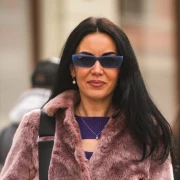 Zgodna crnka sa &scaron;pice pokazala mladenačku kombinaciju s hit čarapama