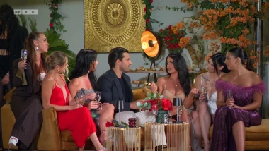 Suze na ceremoniji ruža! Nakon otkrivanja &scaron;okantne tajne, dvije djevojke napu&scaron;taju vilu: 'Kajat će se kad-tad!