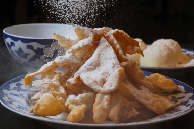 Dalmatinske kro&scaron;tule: Starinski recept za najhrskavije slatke zalogaje