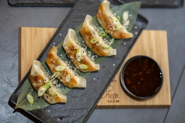 Večera za dvoje kao mali ritual bliskosti uz savr&scaron;eno osmi&scaron;ljene okuse