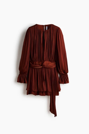 Mala crvena haljina: Ako traži&scaron; outfit za Valentinovo, ovo će ga oboriti s nogu