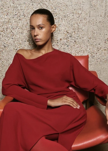 Mala crvena haljina: Ako traži&scaron; outfit za Valentinovo, ovo će ga oboriti s nogu