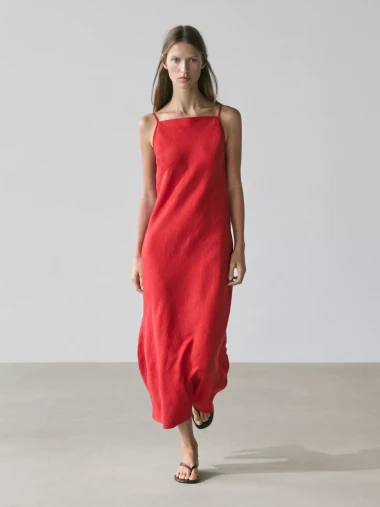 Mala crvena haljina: Ako traži&scaron; outfit za Valentinovo, ovo će ga oboriti s nogu