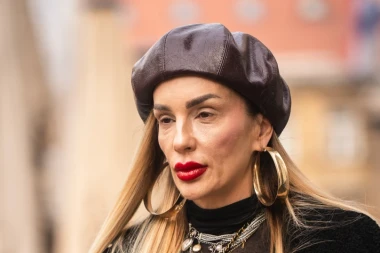 Drama na &scaron;pici: Prozirna bluza i kožna suknja, ali cipele su sve zasjenile