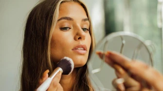 Ovi drogerijski puderi imaju kultni status: Koji je tvoj favorit?