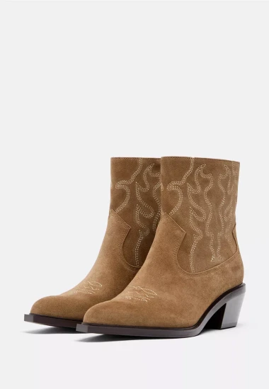 Savr&scaron;ene čizmice od bru&scaron;ene kože za prijelazno razdoblje? Upravo smo ih prona&scaron;li!