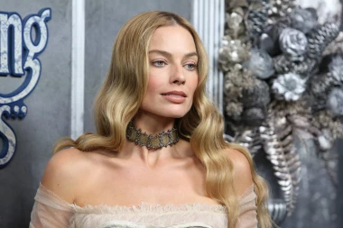 Hailey Bieber u čipki ili Margot Robbie u korzetu? Modni dvoboj na premijeri godine