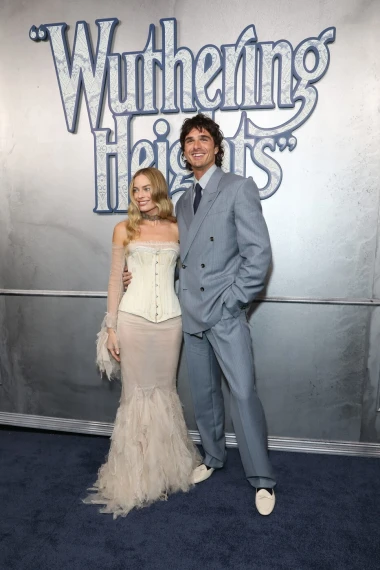 Hailey Bieber u čipki ili Margot Robbie u korzetu? Modni dvoboj na premijeri godine